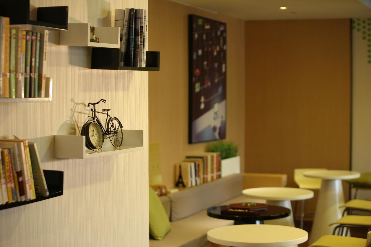 Iu Hotel Shanghai Dongchuan Road Metro Station Екстериор снимка